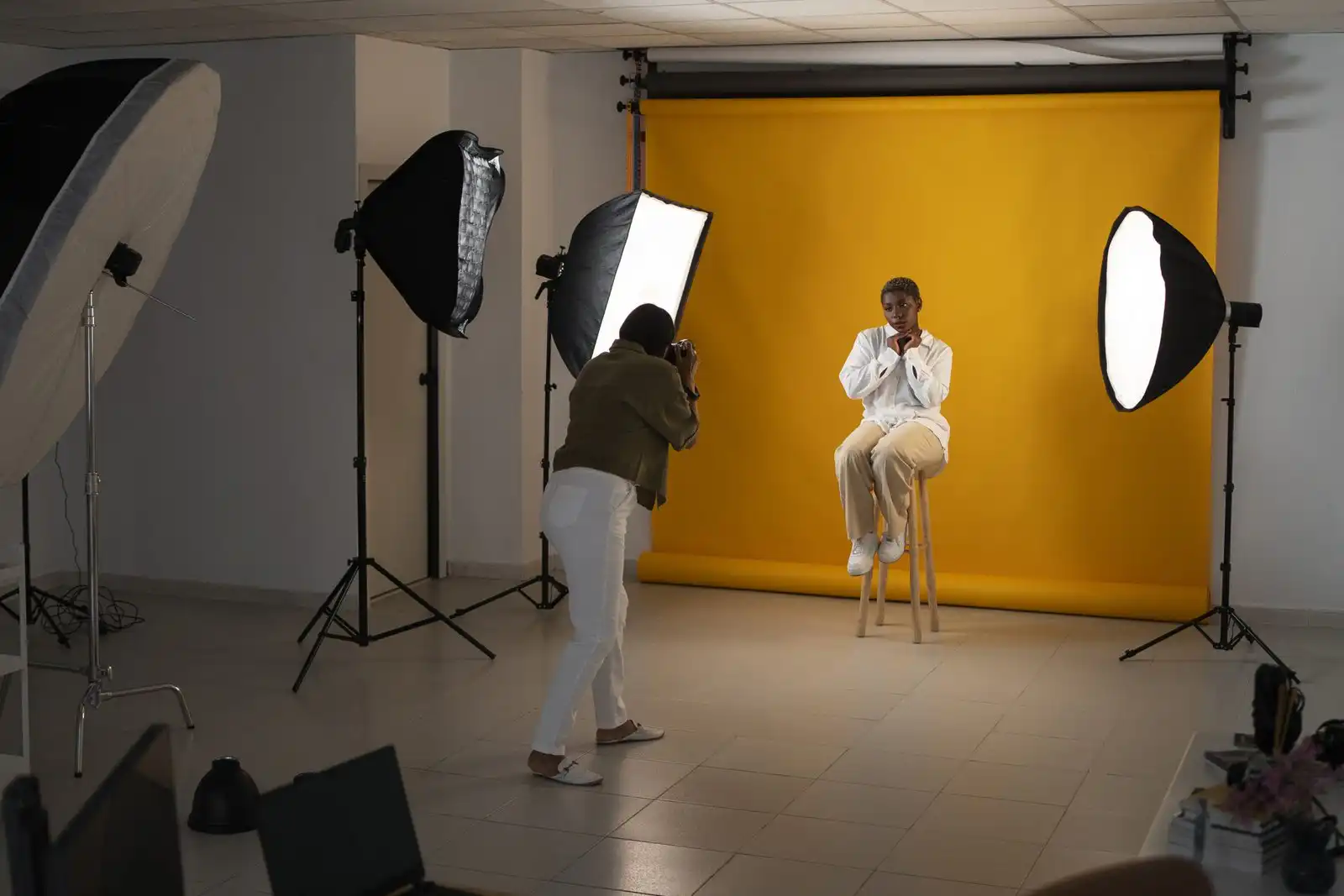 Stüdyo Hizmetleri full shot women working together scaled